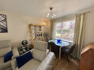 Lounge/Diner- click for photo gallery